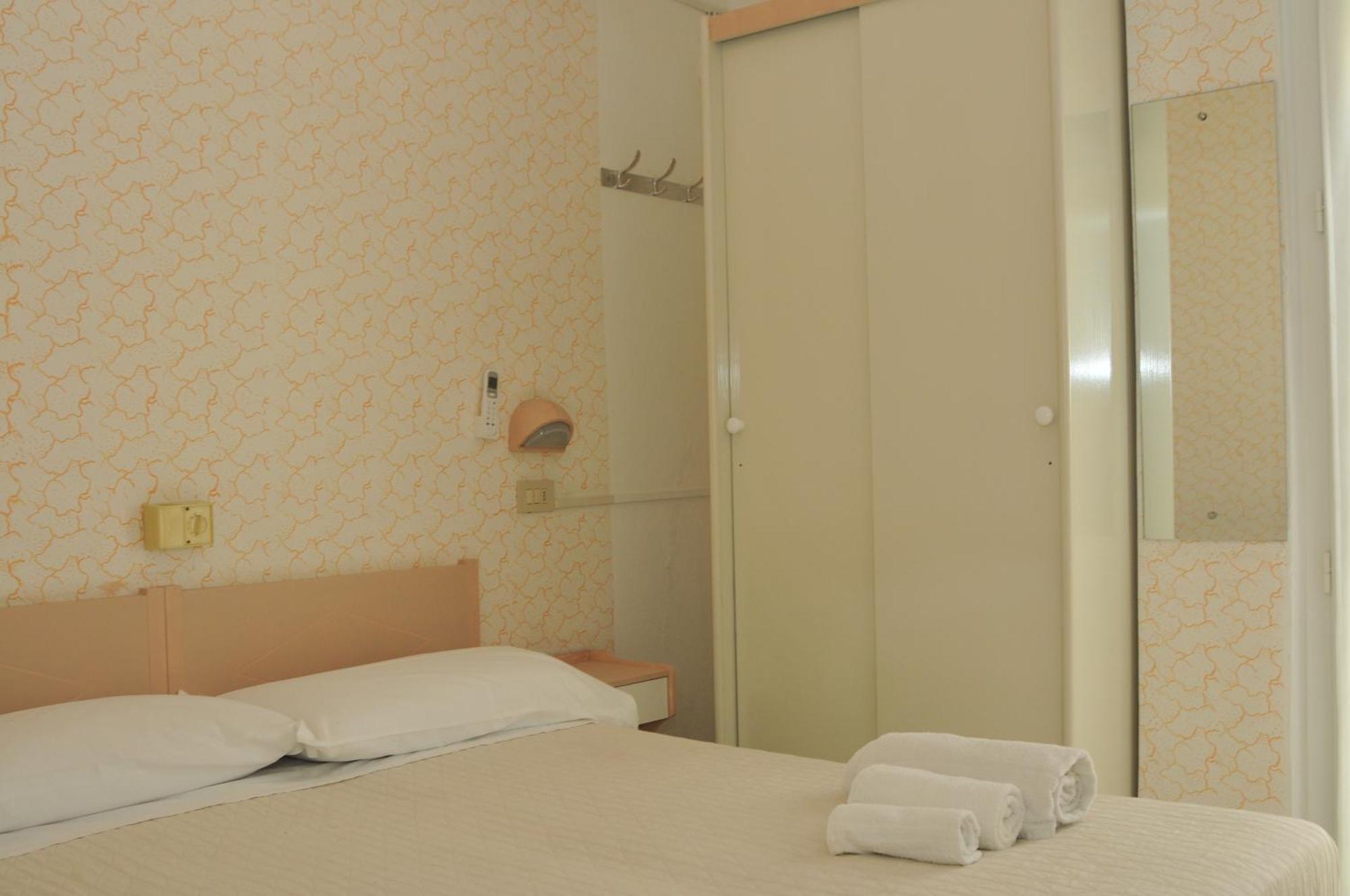 Pensione Elena Misano Adriatico Ngoại thất bức ảnh
